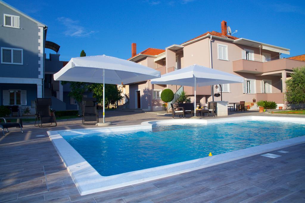 Banic Apartments With Pool Biograd Na Moru Exteriör bild