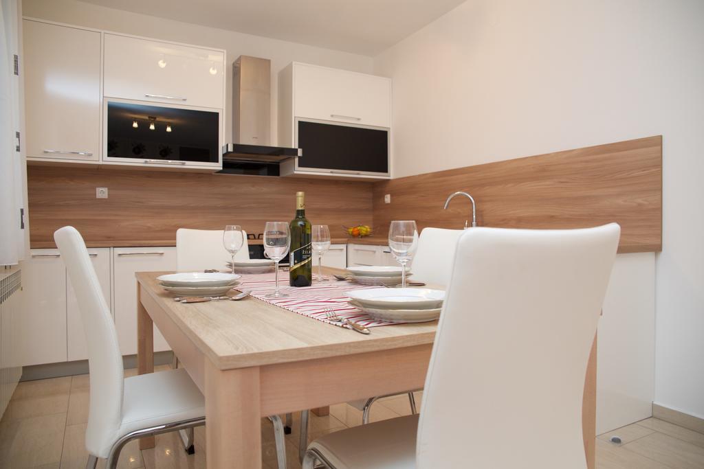Banic Apartments With Pool Biograd Na Moru Rum bild