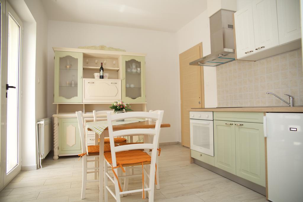 Banic Apartments With Pool Biograd Na Moru Rum bild