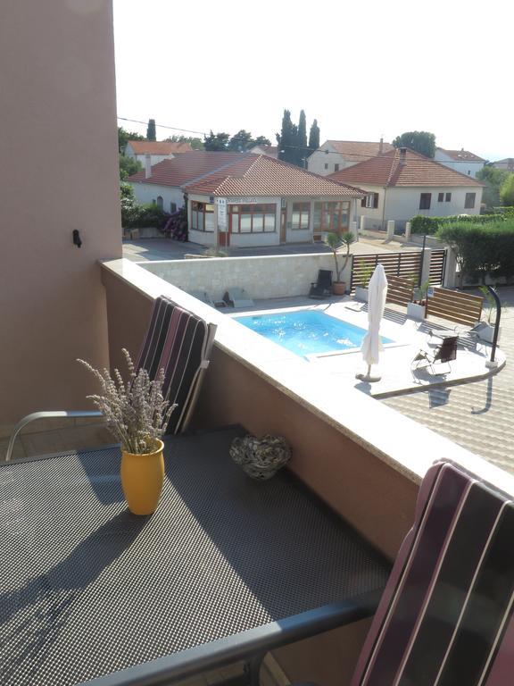 Banic Apartments With Pool Biograd Na Moru Rum bild
