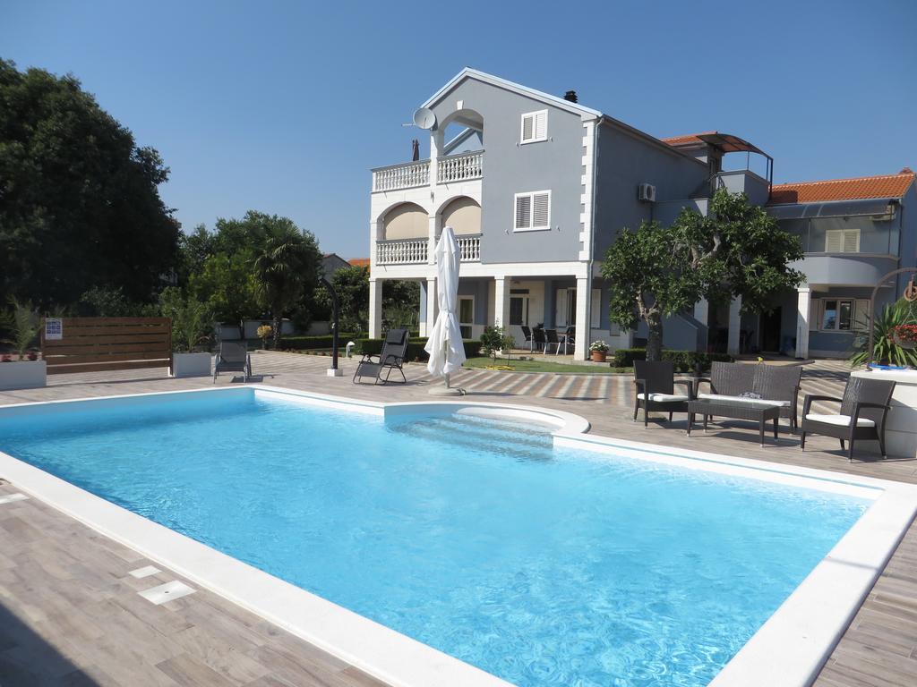 Banic Apartments With Pool Biograd Na Moru Rum bild