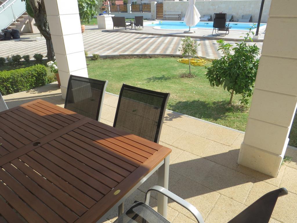 Banic Apartments With Pool Biograd Na Moru Rum bild