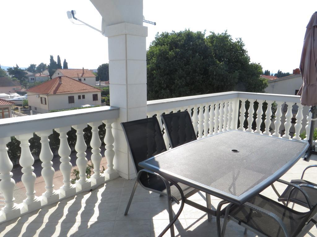 Banic Apartments With Pool Biograd Na Moru Rum bild