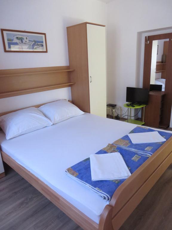 Banic Apartments With Pool Biograd Na Moru Rum bild