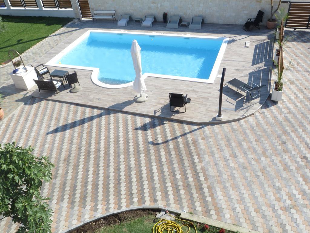 Banic Apartments With Pool Biograd Na Moru Rum bild