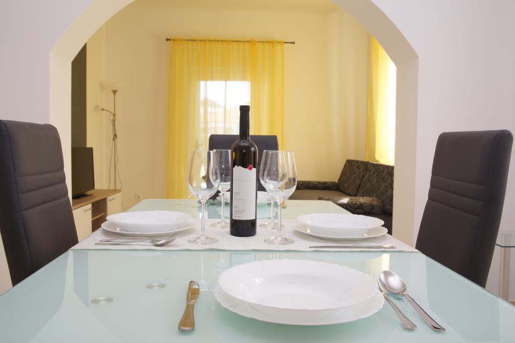 Banic Apartments With Pool Biograd Na Moru Rum bild