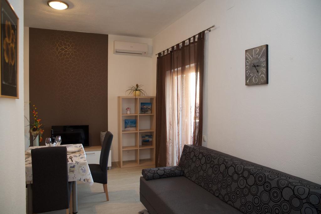 Banic Apartments With Pool Biograd Na Moru Rum bild