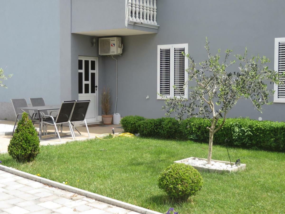 Banic Apartments With Pool Biograd Na Moru Exteriör bild